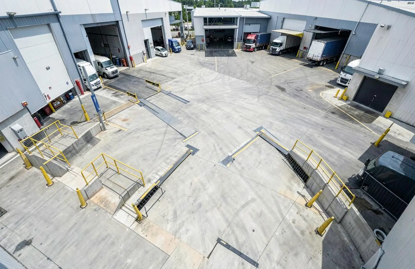 Quais logistiques et zones surélevées protégées par des garde-corps